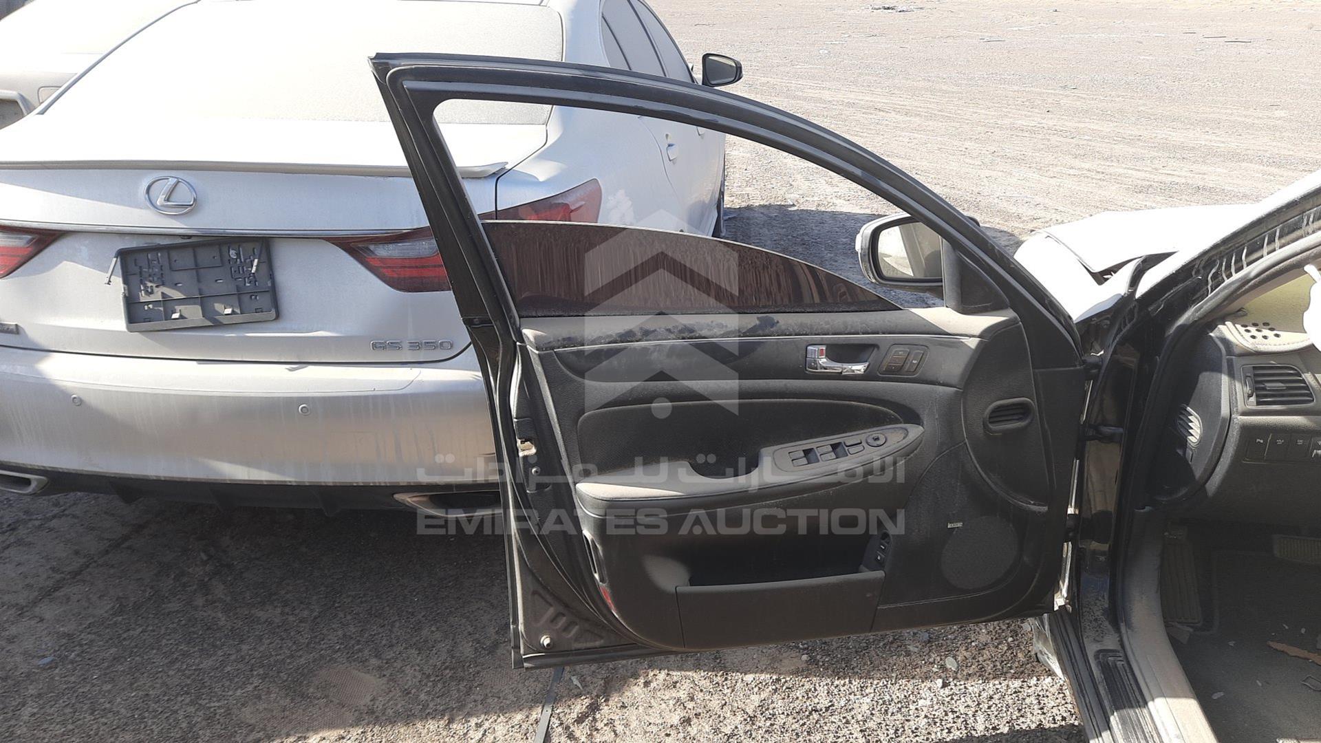 2009 HYUNDAI GENESIS VIN: KMHGC46F49U050460