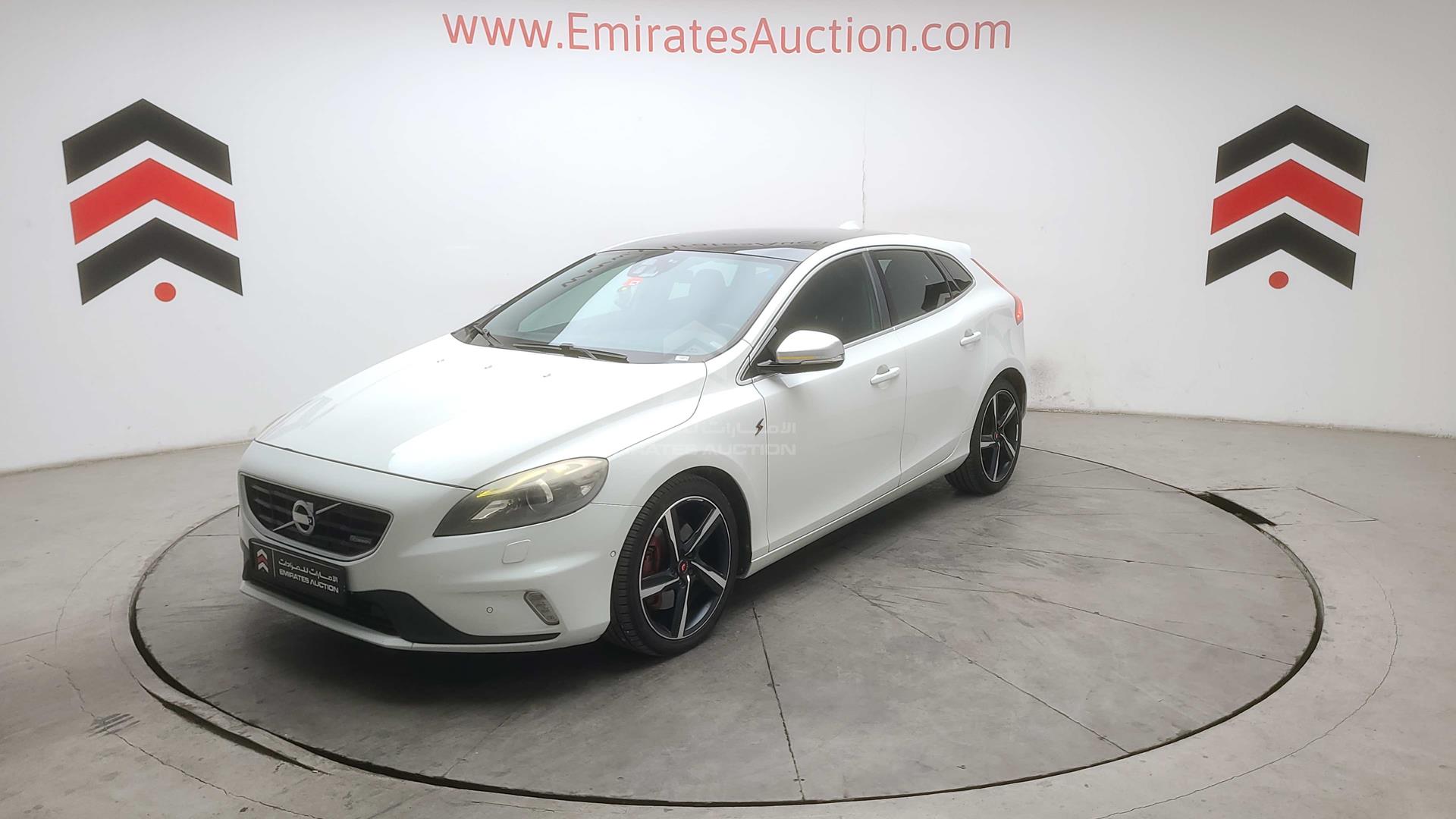 2014 VOLVO V40 VIN: YV1635MV8E2123328