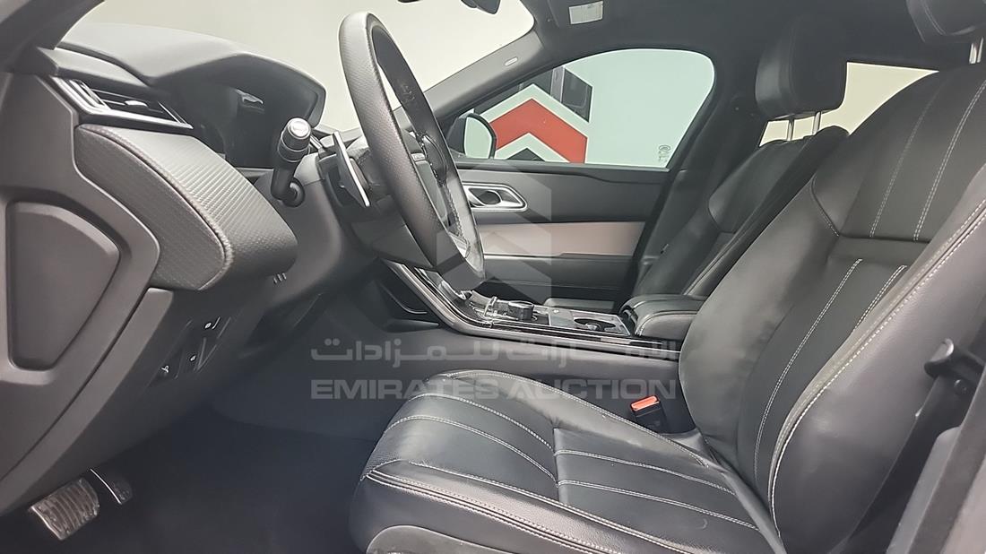 رنج روفر ?يلار 2020 — زاوية السائق الأمامية اليسرى — صورة 15