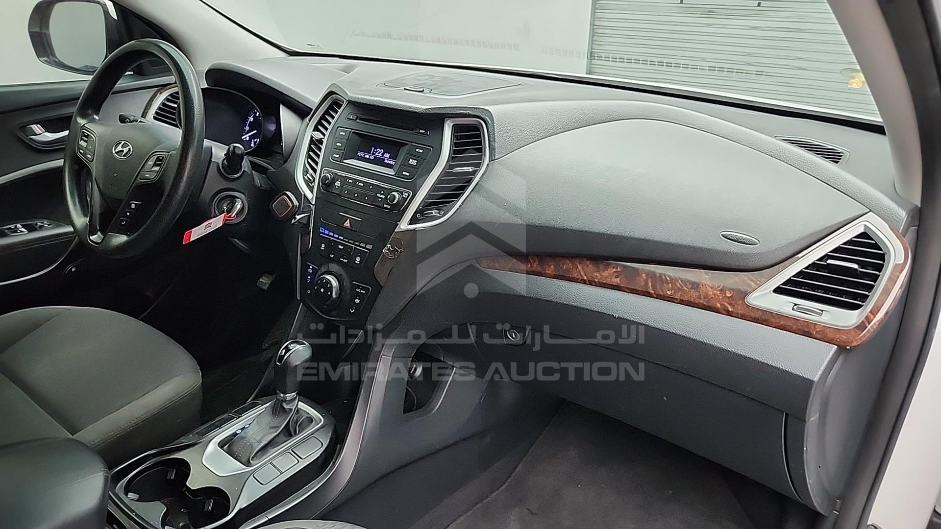 2017 HYUNDAI SANTA FE VIN: KMHST81CXHU647299