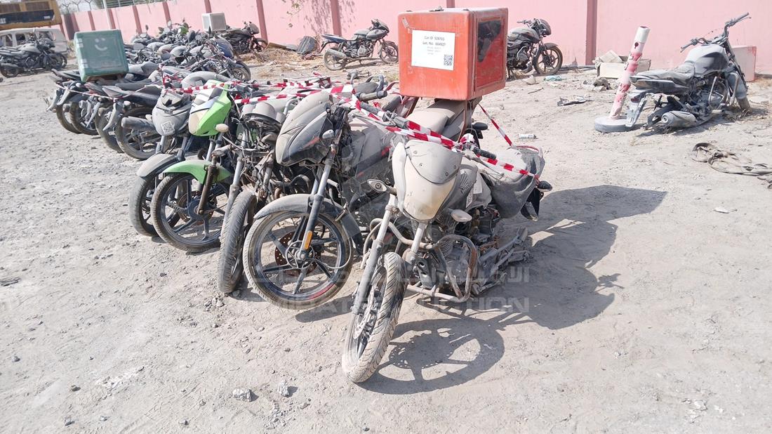 5 Motorbikes — Front Left Angle — Photo 7