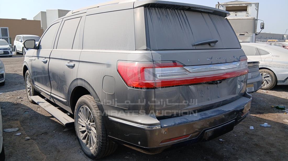 2021 Lincoln Navigator — Rear Left Angle — Photo 7