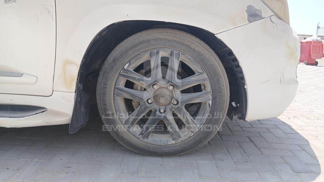 2010 Lexus LX 570 — Front Right Tyre — Photo 30
