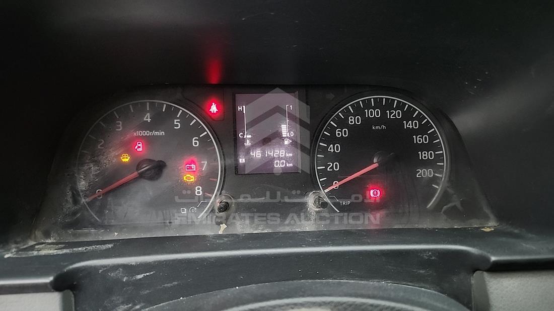 2014 Nissan Urvan — Speedometer & RPM Gauges — Photo 9