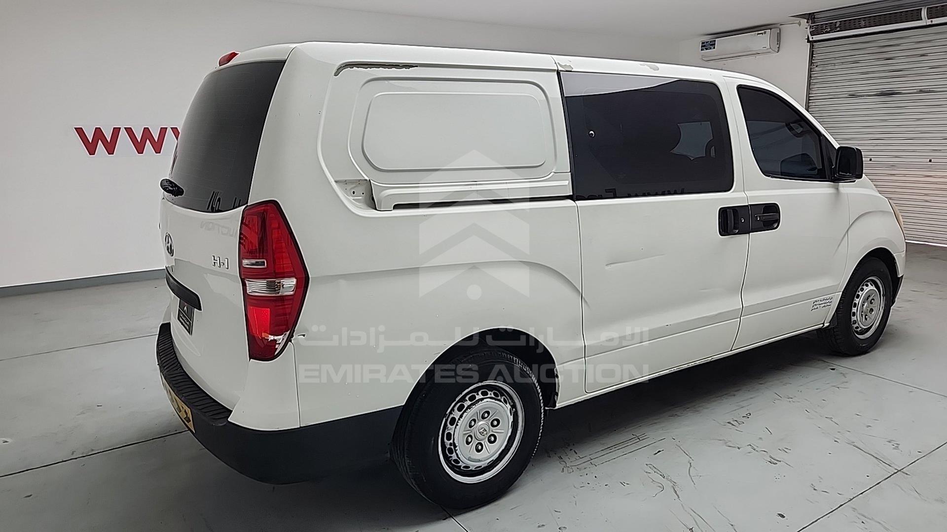 2012 HYUNDAI H1 VIN: KMHWG81R6CU367947