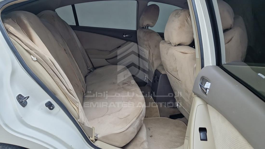 نيسان التيما 2009 — زاوية الراكب الخلفي اليمنى — صورة 23
