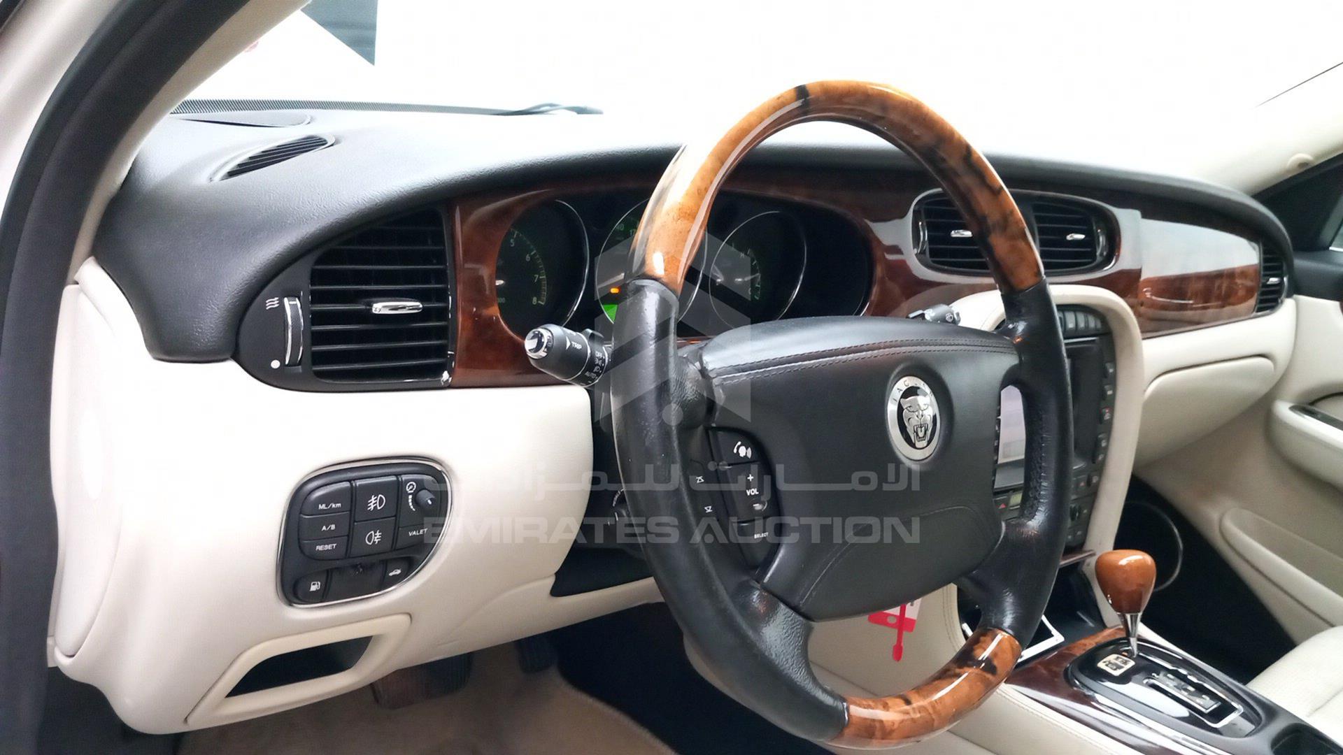 2008 JAGUAR X J 8 VIN: SAJAA89F58SH25430