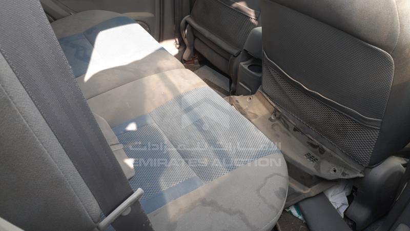 VIN: JTEHH20V400260593 Auction: EmiratesAuction Lot: 344037 JTEHH20V400260593 Toyota RAV 4 0 WHITE Photo 19