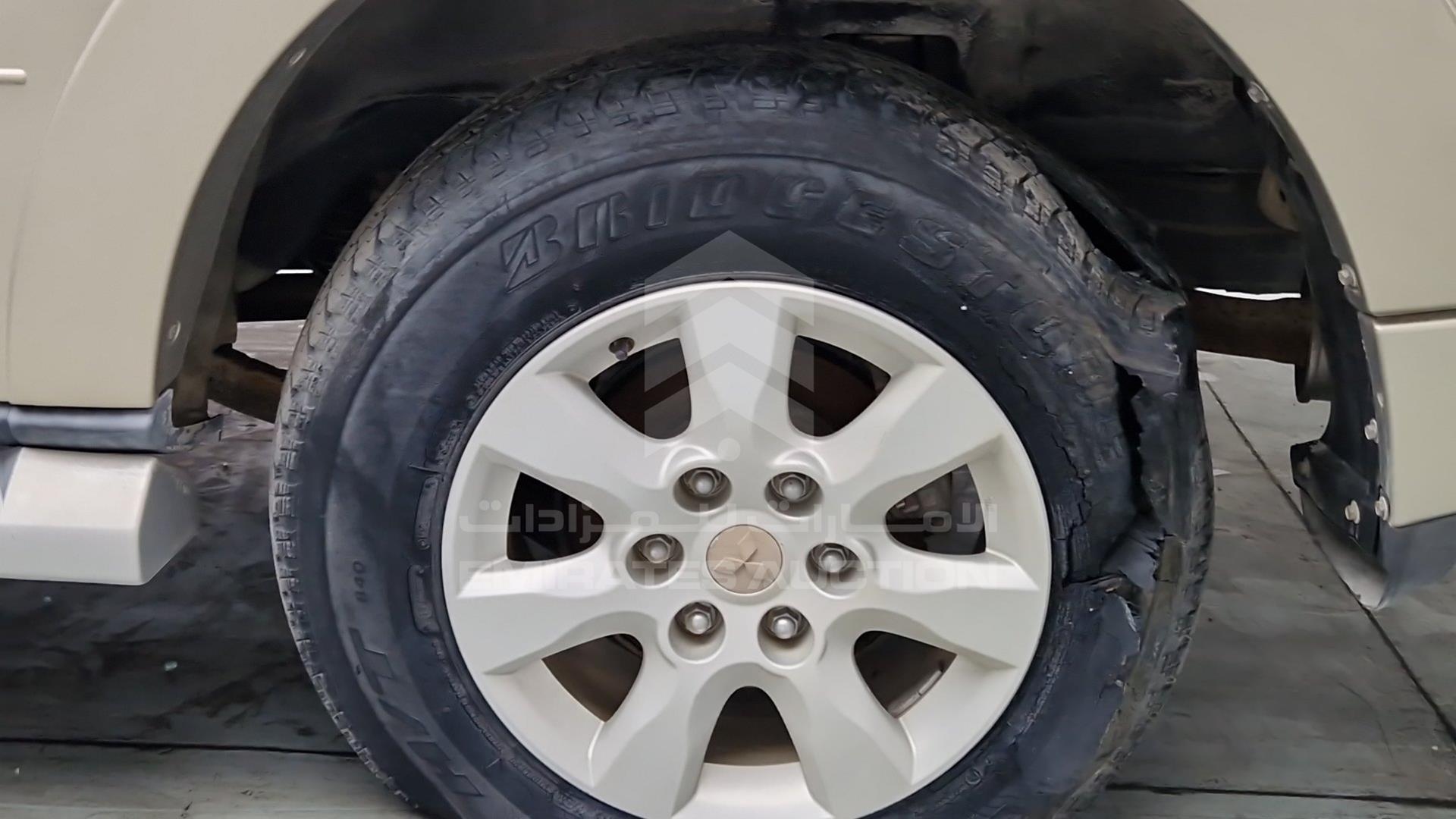 2013 MITSUBISHI PAJERO VIN: JMYLRV95WDJ704393