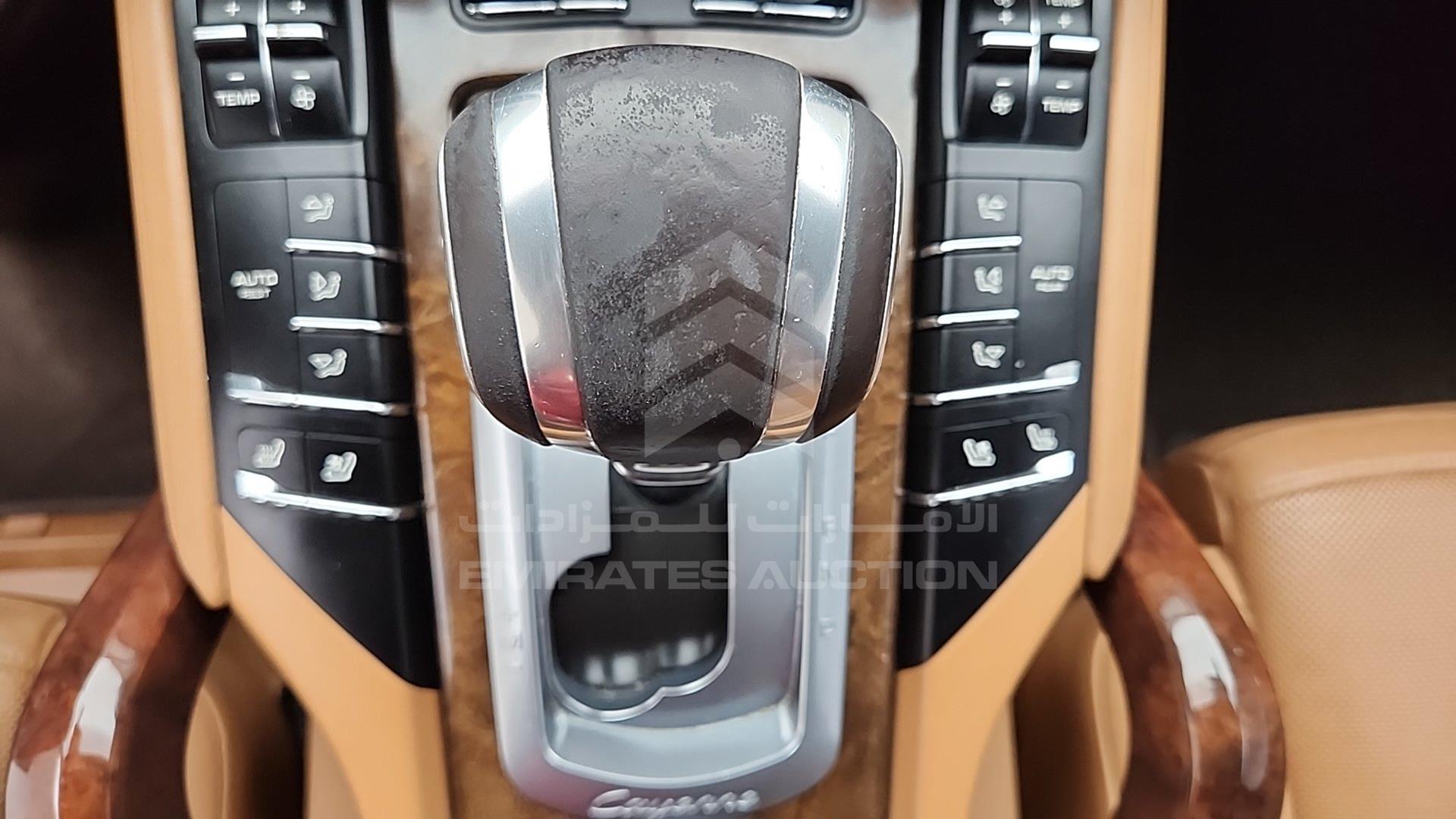 2013 PORSCHE CAYENNE GTS VIN: WP1ZZZ92ZDLA76369