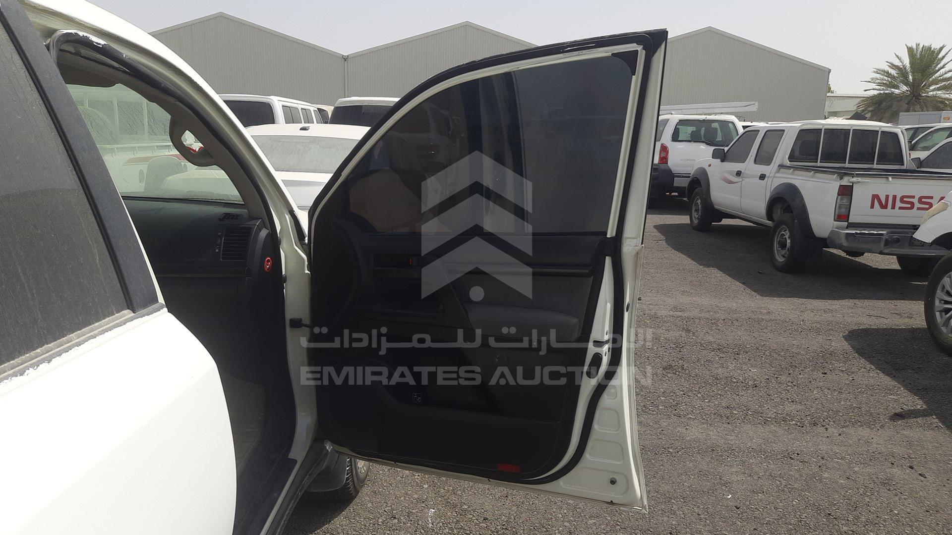 2011 TOYOTA LAND CRUISER VIN: JTMDU09J4B4032012