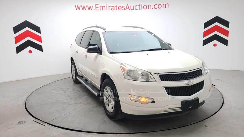 1GNKR8ED9CJ235432 Auction: EmiratesAuction Lot: 413741 1GNKR8ED9CJ235432 Chevrolet Traverse 2012 WHITE Photo 2