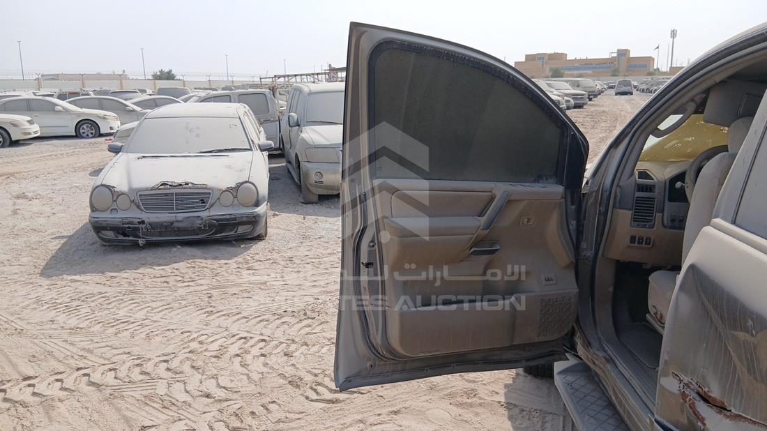 نيسان أرمادا 2006 — الباب الأمامي الأيسر — صورة 10