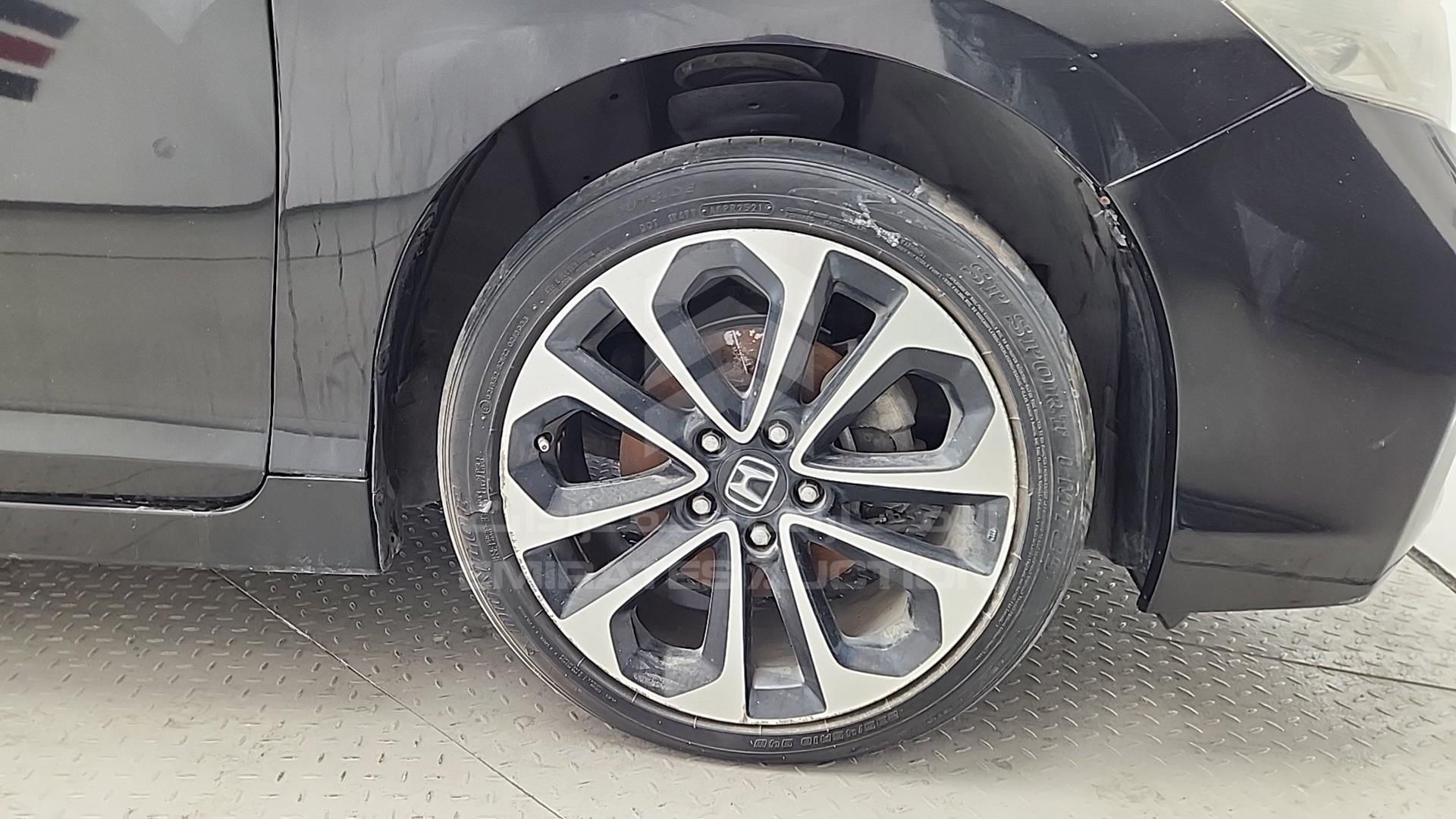 2016 HONDA ACCORD VIN: LUCCR2646G3408144
