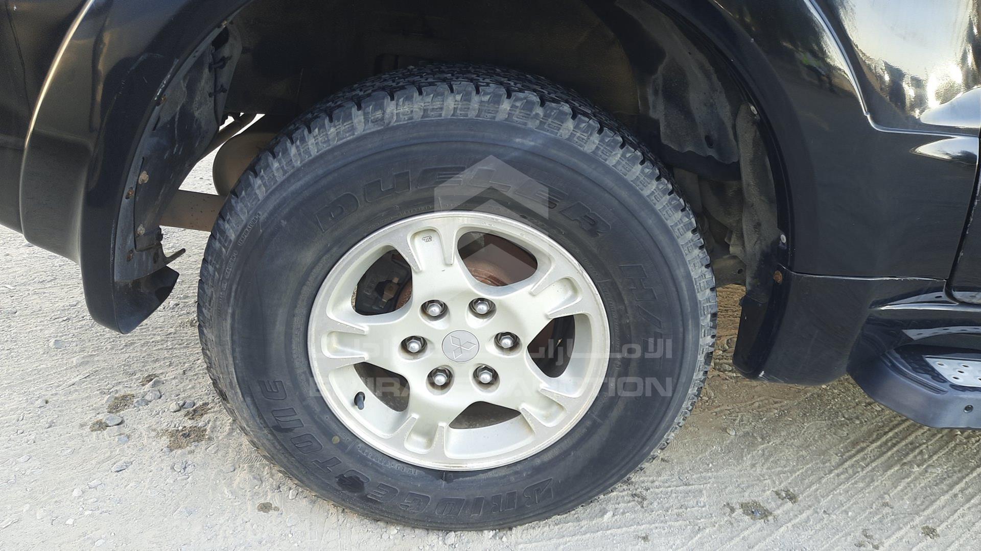 2002 MITSUBISHI PAJERO VIN: JMYMYV65W2J709013