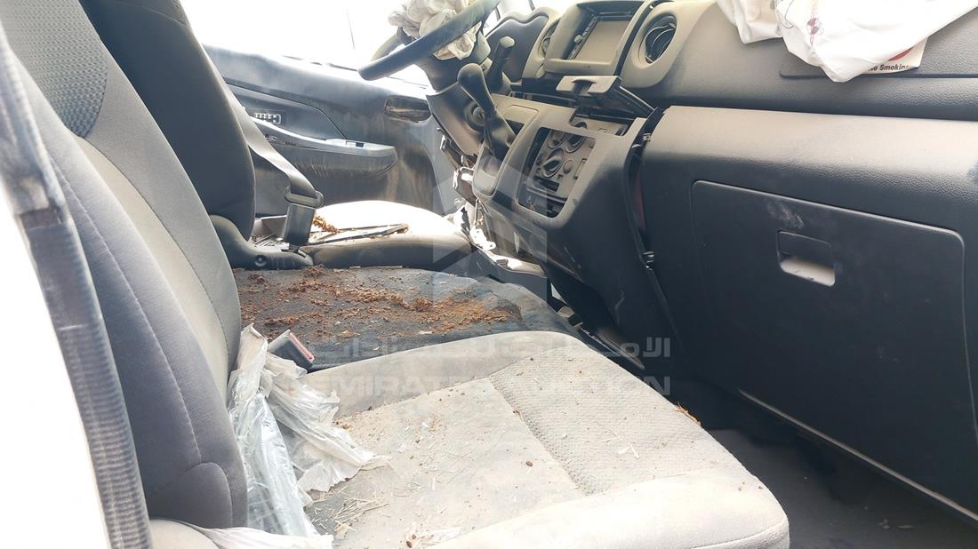 نيسان أورفان 2024 — زاوية الراكب الأمامي للمقعد — صورة 20
