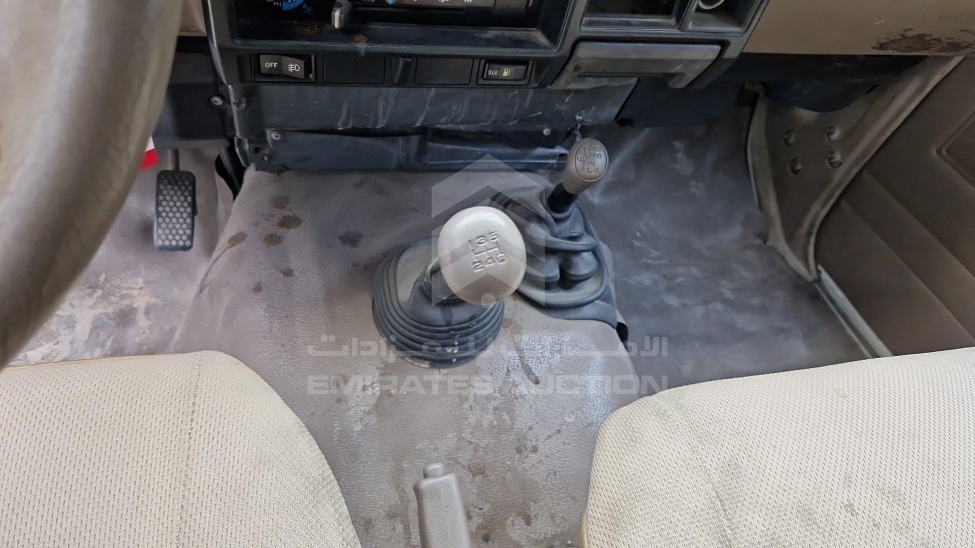 2004 TOYOTA LAND CRUISER VIN: JTFLJ71J348007713