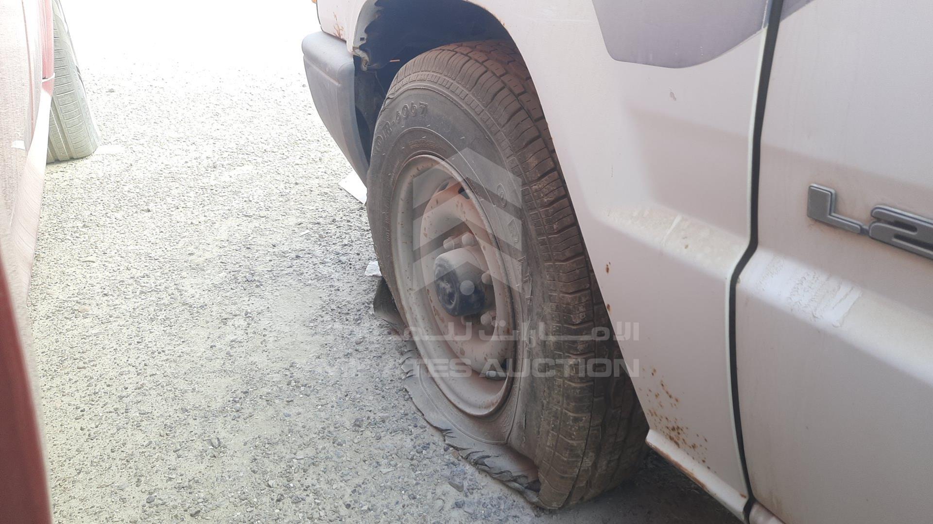 2001 MITSUBISHI L 200 VIN: JMYJNK1201P700268