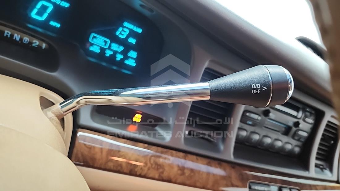 لينكولن تاون كار 1996 — زاوية ناقل الحركة — صورة 17