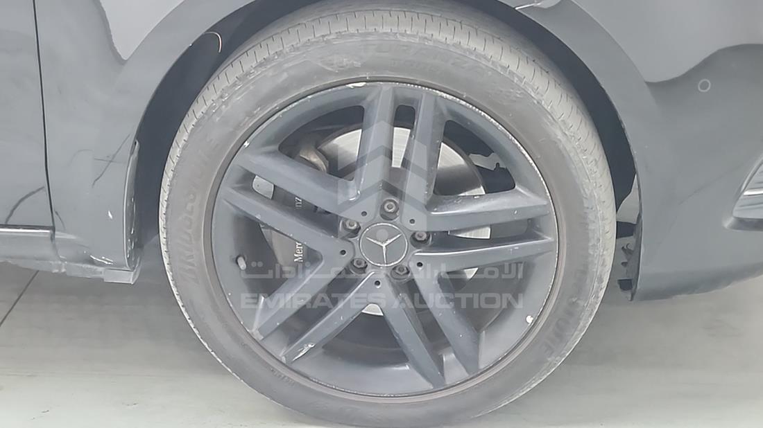2016 Mercedes V 220 — Front Right Tyre — Photo 32