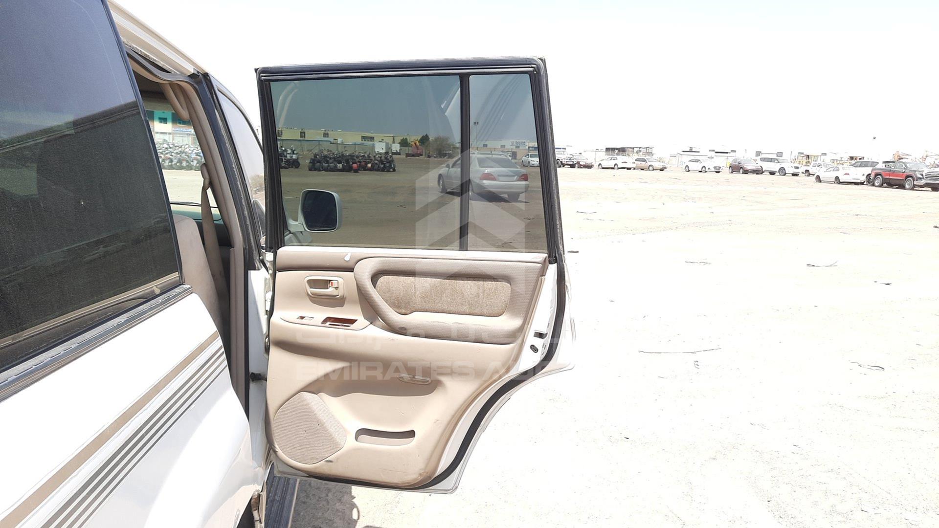 2002 TOYOTA LAND CRUISER VIN: JTEHT05J922027437