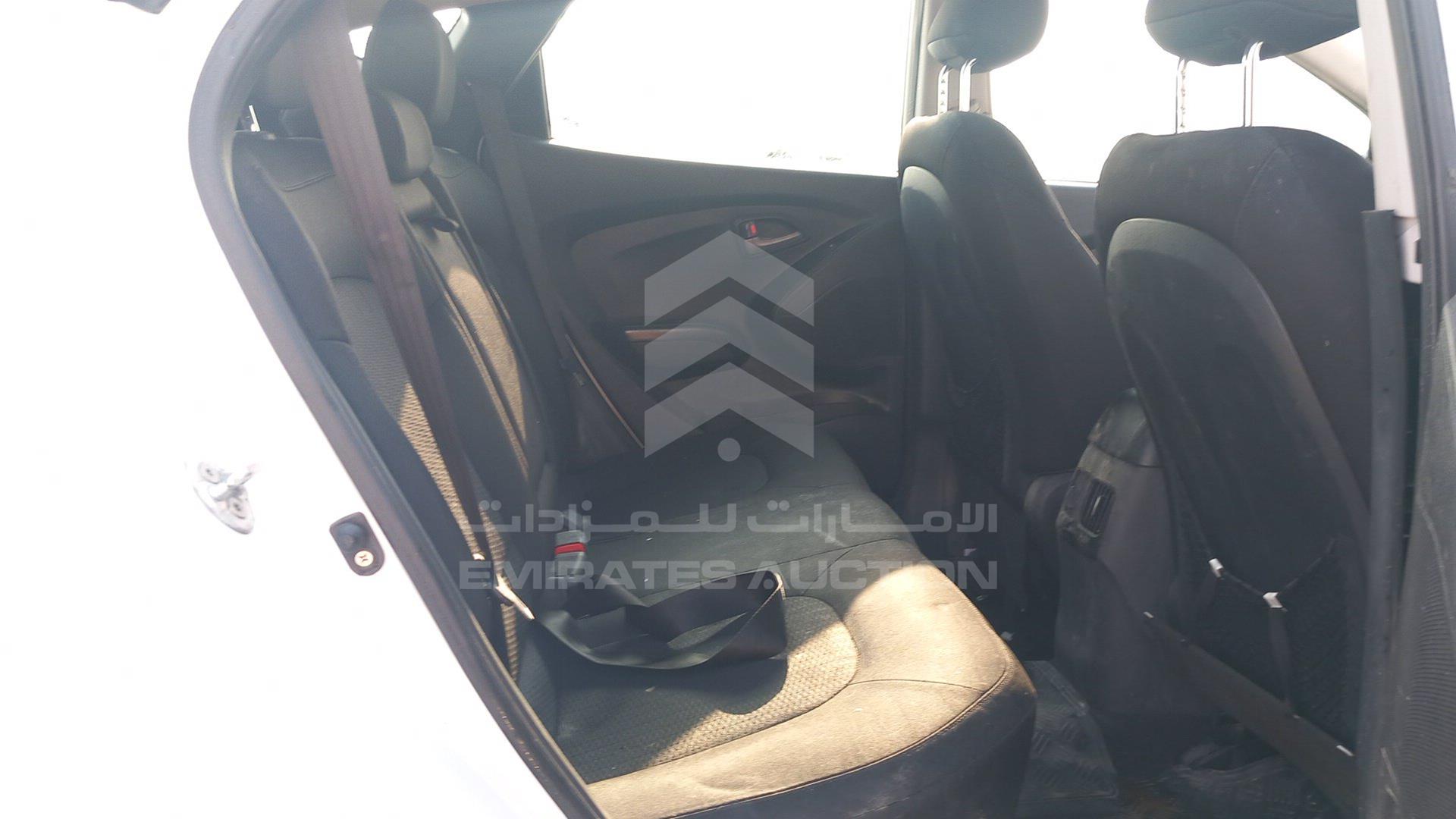 2014 HYUNDAI TUCSON VIN: KMHJT81E9EU828290