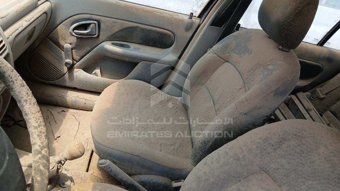 2005 Renault Clio — Front Right Passenger Seat View — Photo 21