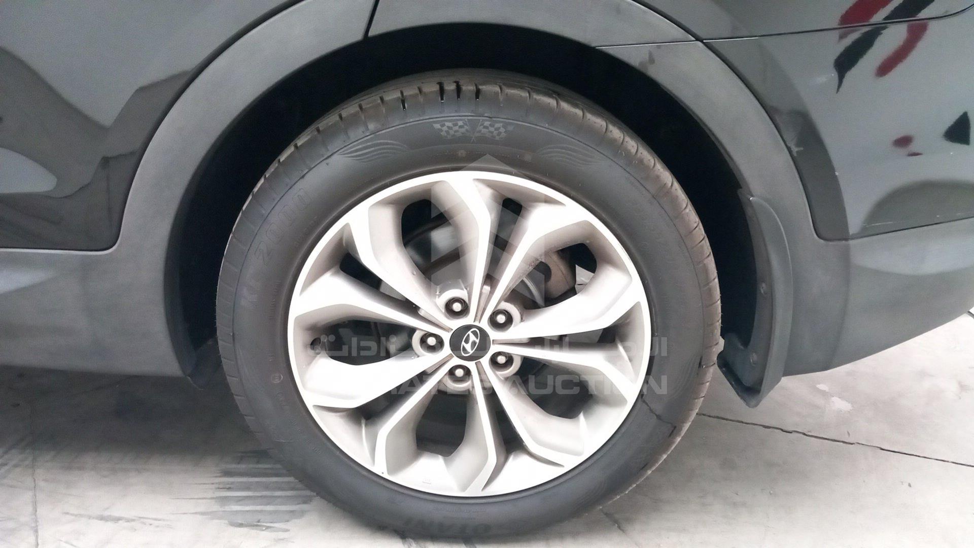 2015 HYUNDAI SANTA FE VIN: KMHSU81E8FU368459