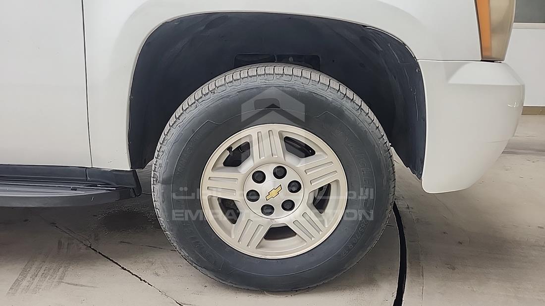2008 Chevrolet Tahoe — Front Right Tyre — Photo 30