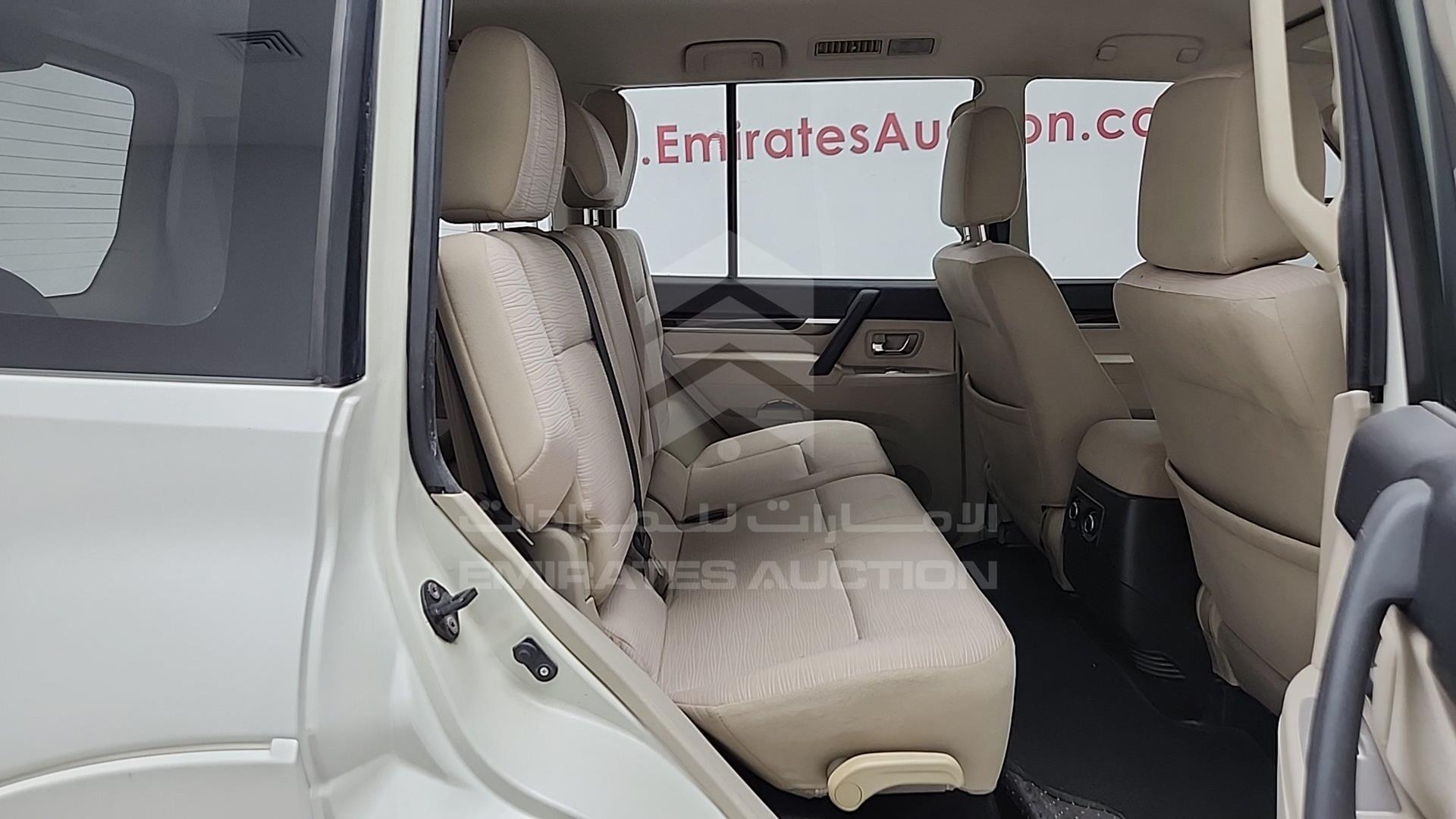 2010 MITSUBISHI PAJERO VIN: JMYLRV95WAJ702893