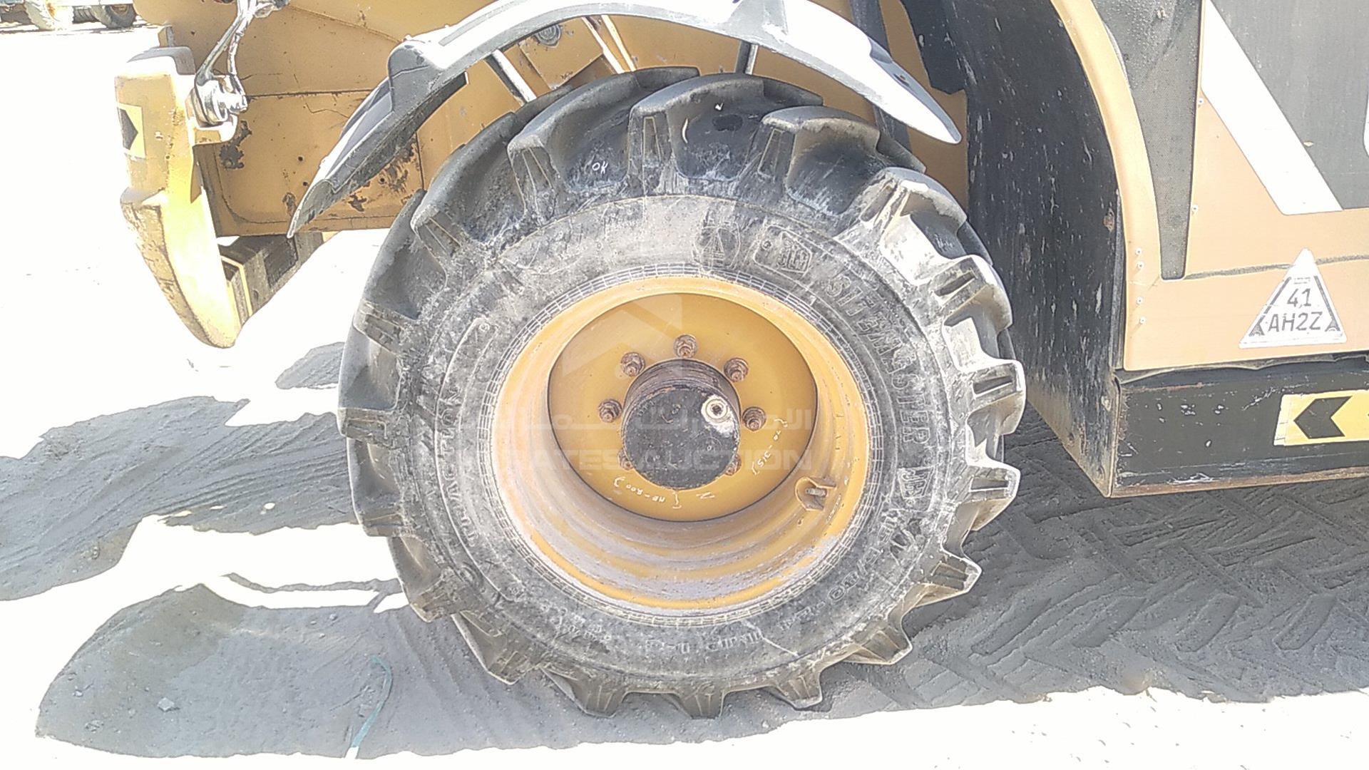 2014 CATERPILLAR TH414 VIN: YC5000000TBZ00900