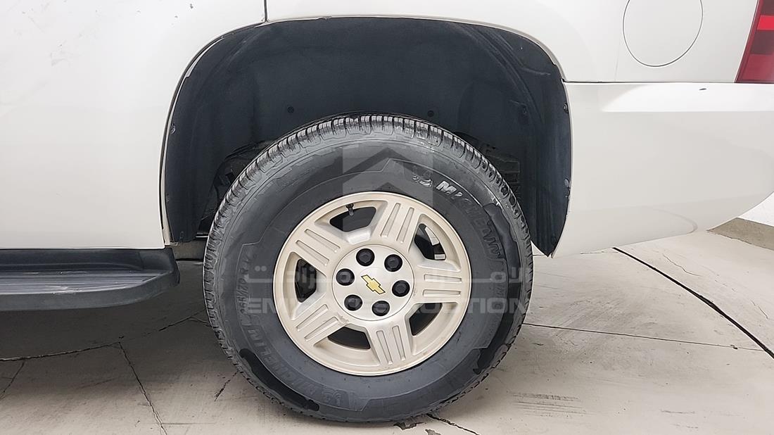 2008 Chevrolet Tahoe — Rear Left Tyre — Photo 32