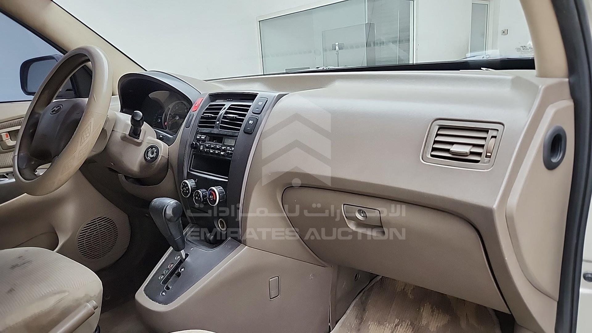 2008 HYUNDAI TUCSON VIN: KMHJM81B78U821197