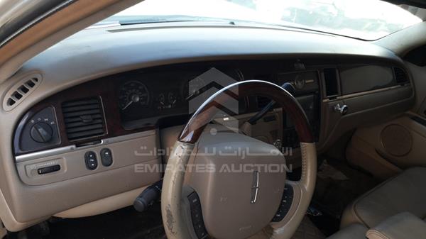 Lincoln Town Car 2006 1LNHM83V96Y635852 Image 3