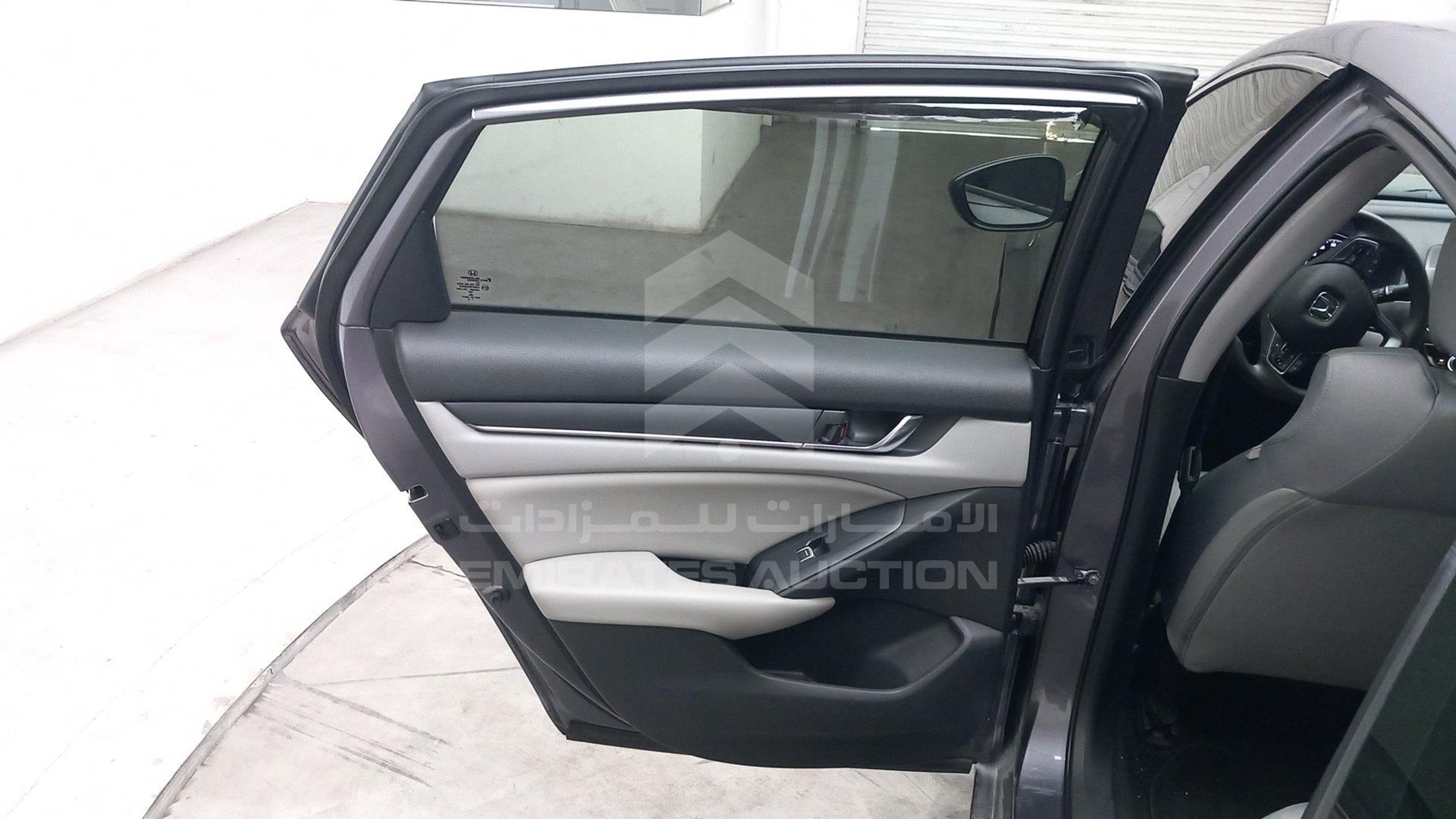2019 HONDA ACCORD VIN: 1HGCV1F10KA077048