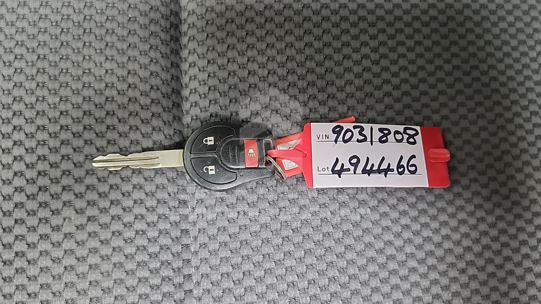2020 Nissan Urvan — Keys — Photo 4