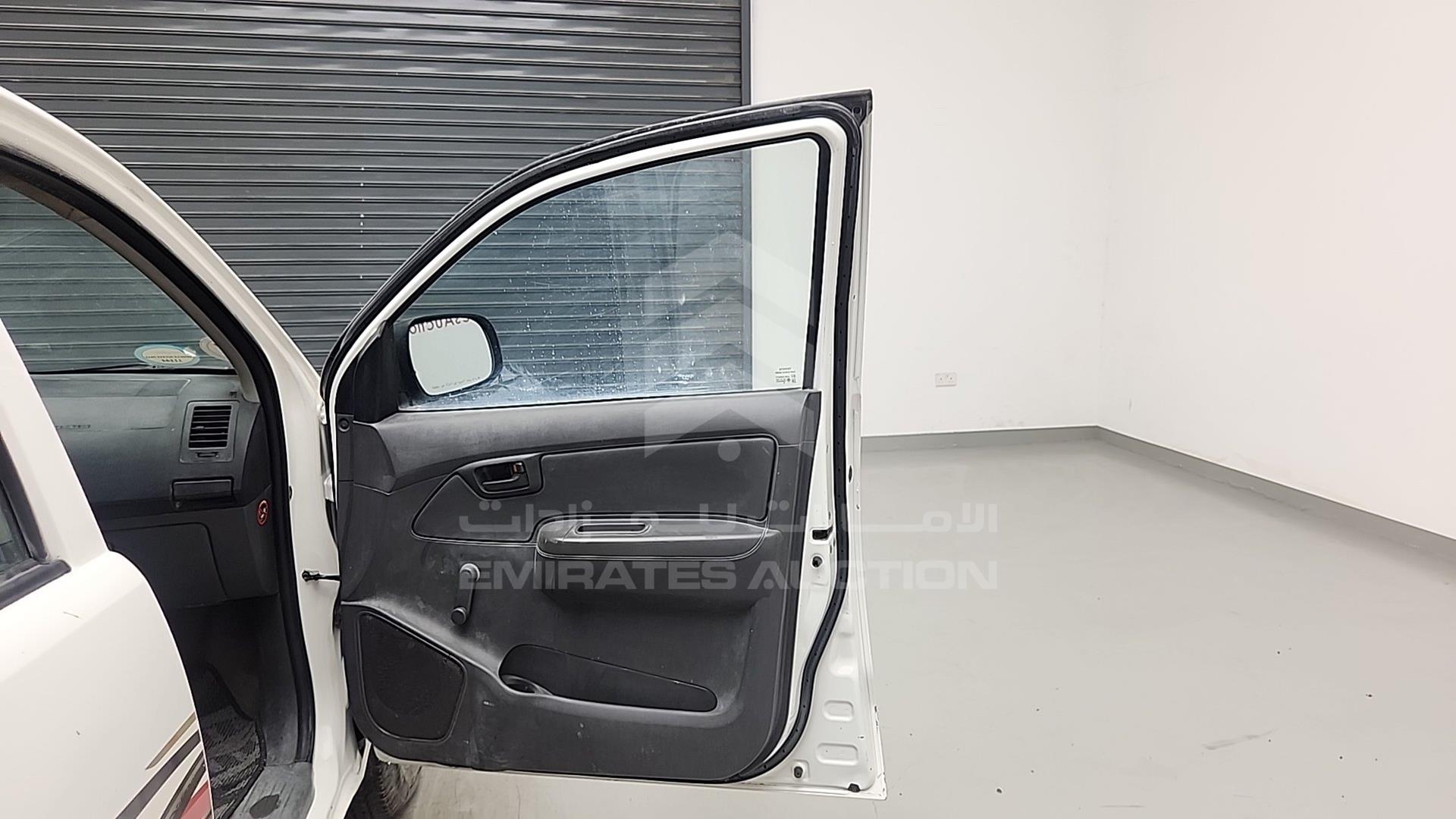 2015 TOYOTA HILUX VIN: MR0EX12G8F2357748