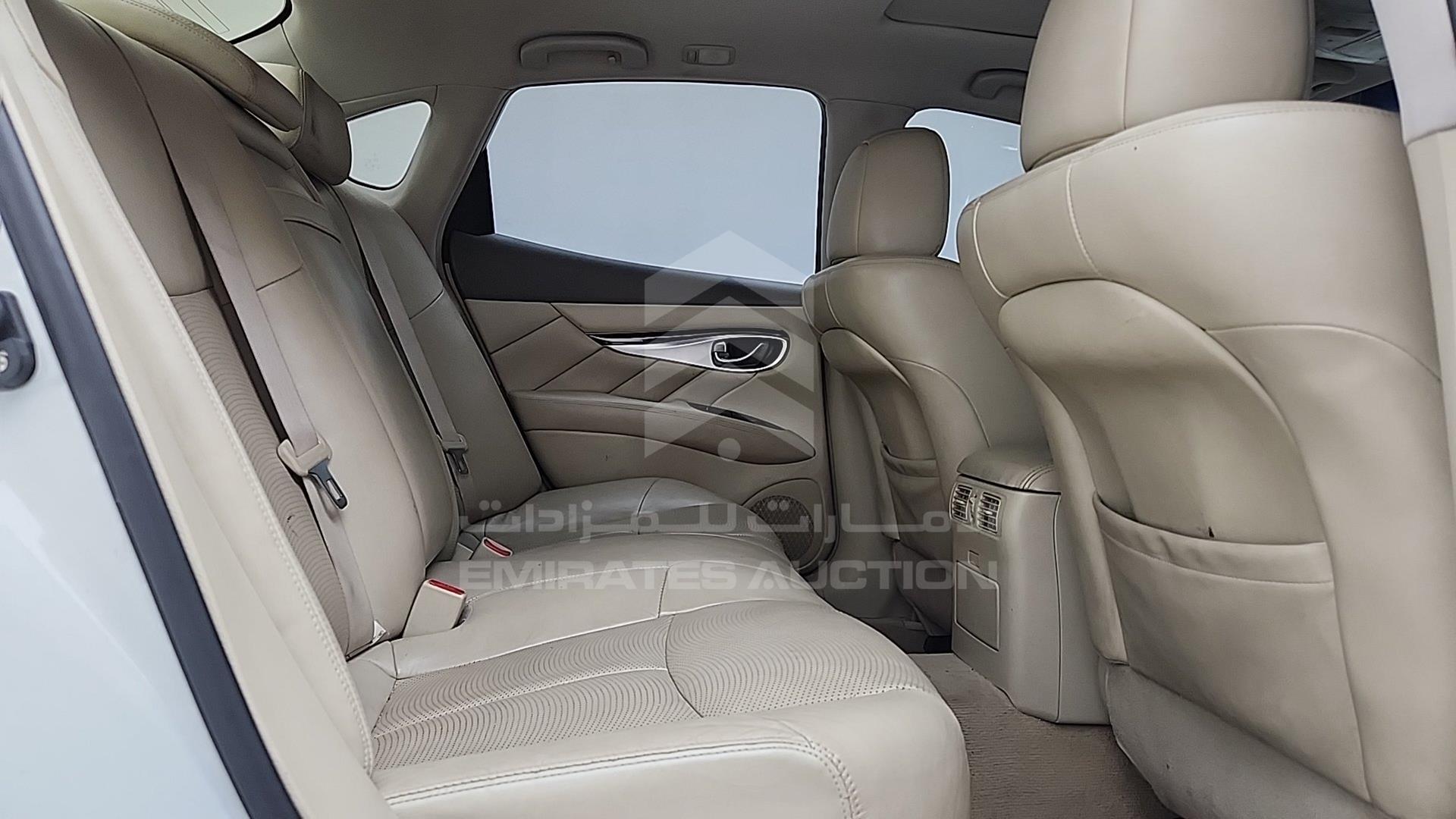 2014 INFINITI Q70 VIN: JNKBY1AP2EM300169