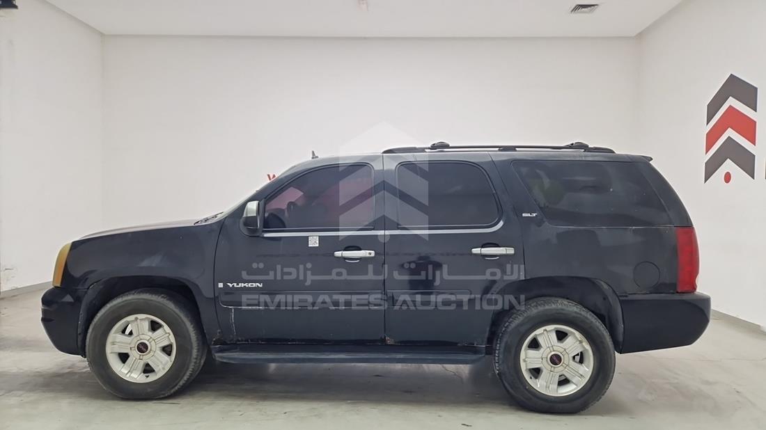 2007 GMC Yukon — Front Left Angle — Photo 6