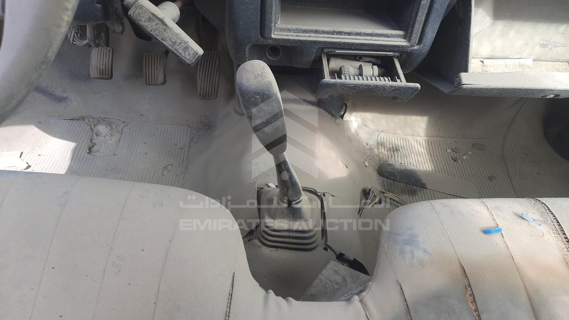 2001 MITSUBISHI L 200 VIN: JMYJNK1201P700268