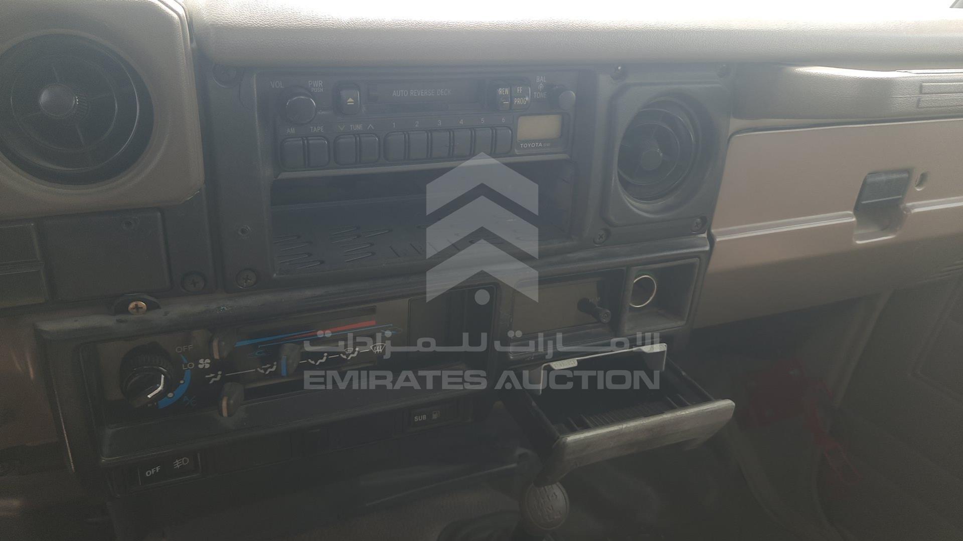 2000 TOYOTA LAND CRUISER PICKUP VIN: JTFLJ71J4Y8000999