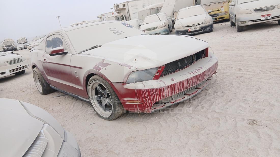 فورد موستانج 2012 — الزاوية الأمامية اليمنى — صورة 9