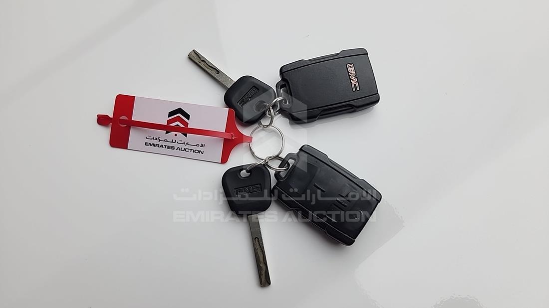 2015 GMC Yukon — Keys — Photo 4