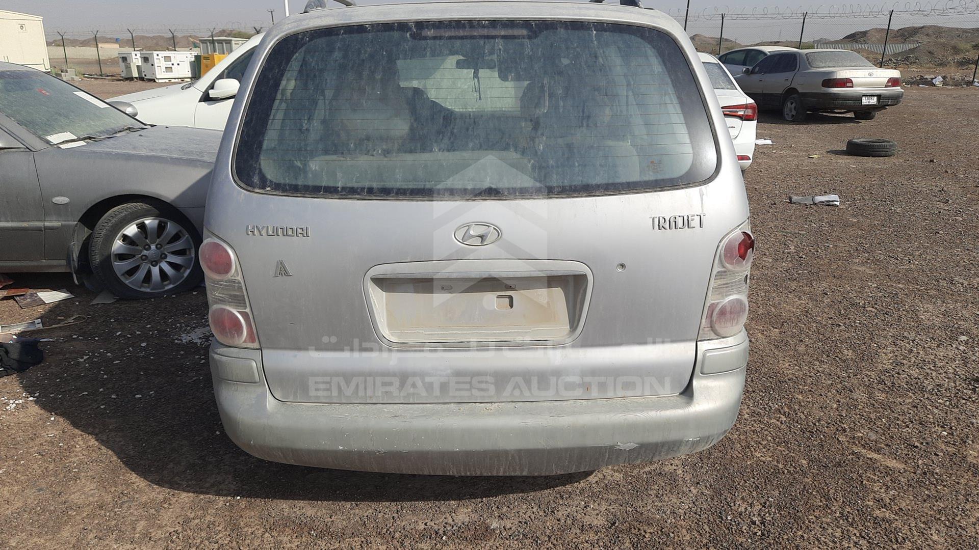 2005 HYUNDAI TRAJET VIN: KMHMG81C45U250356