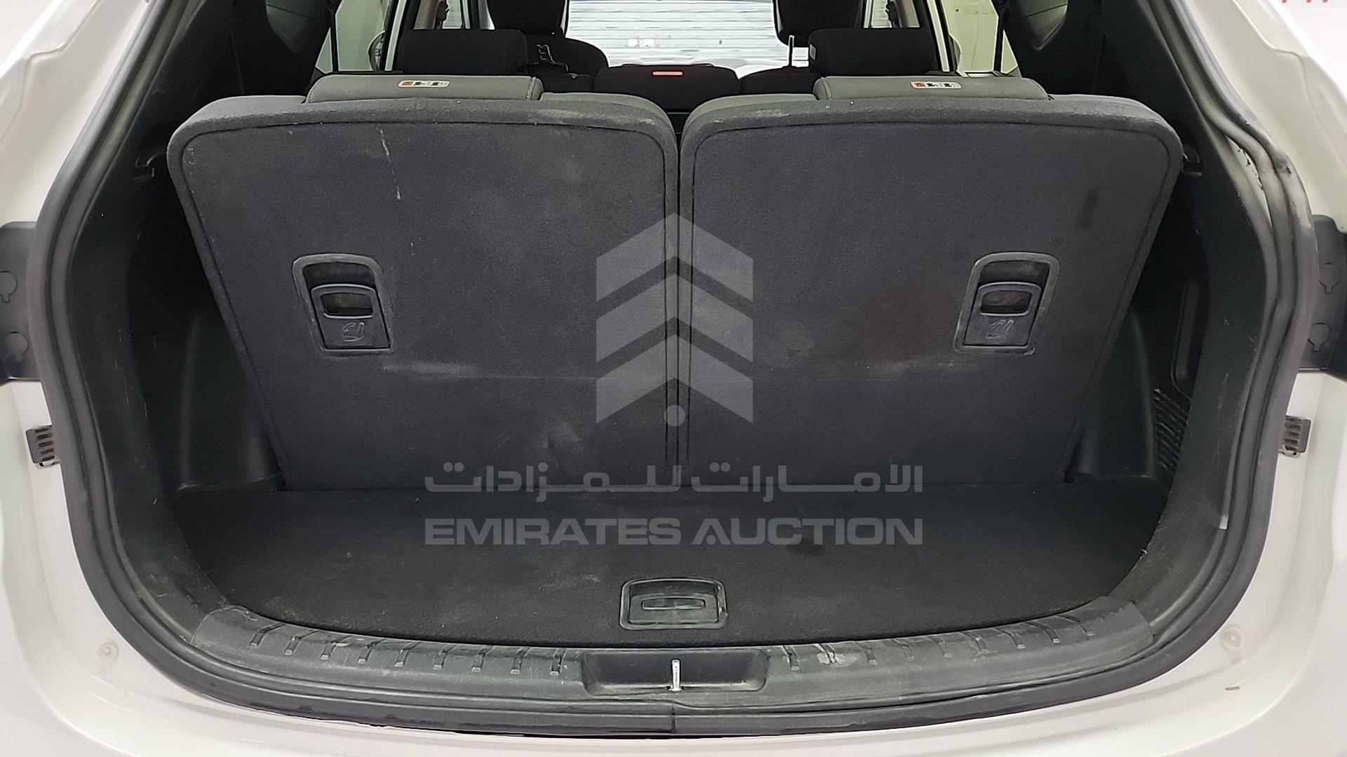 2017 HYUNDAI SANTA FE VIN: KMHST81CXHU647299