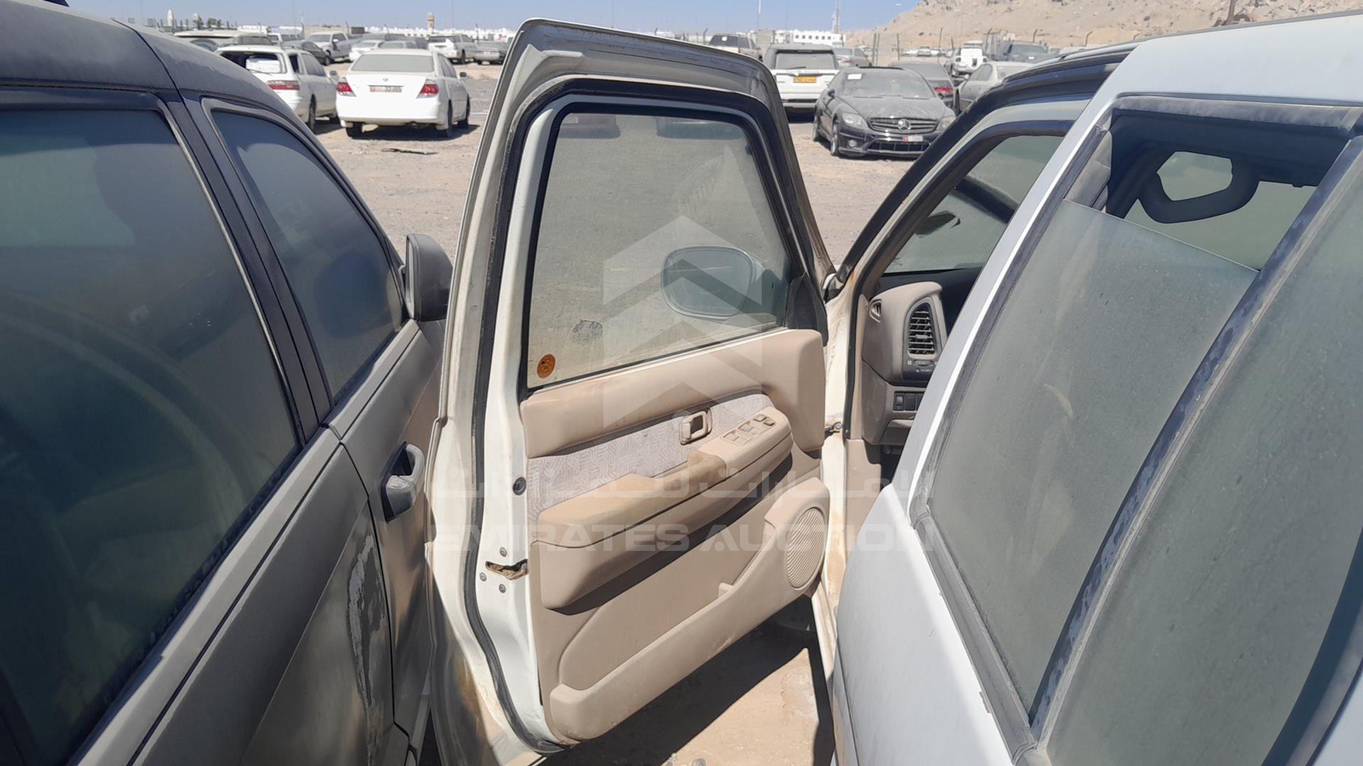 2002 NISSAN PATHFINDER VIN: JN8AR05Y72W524680