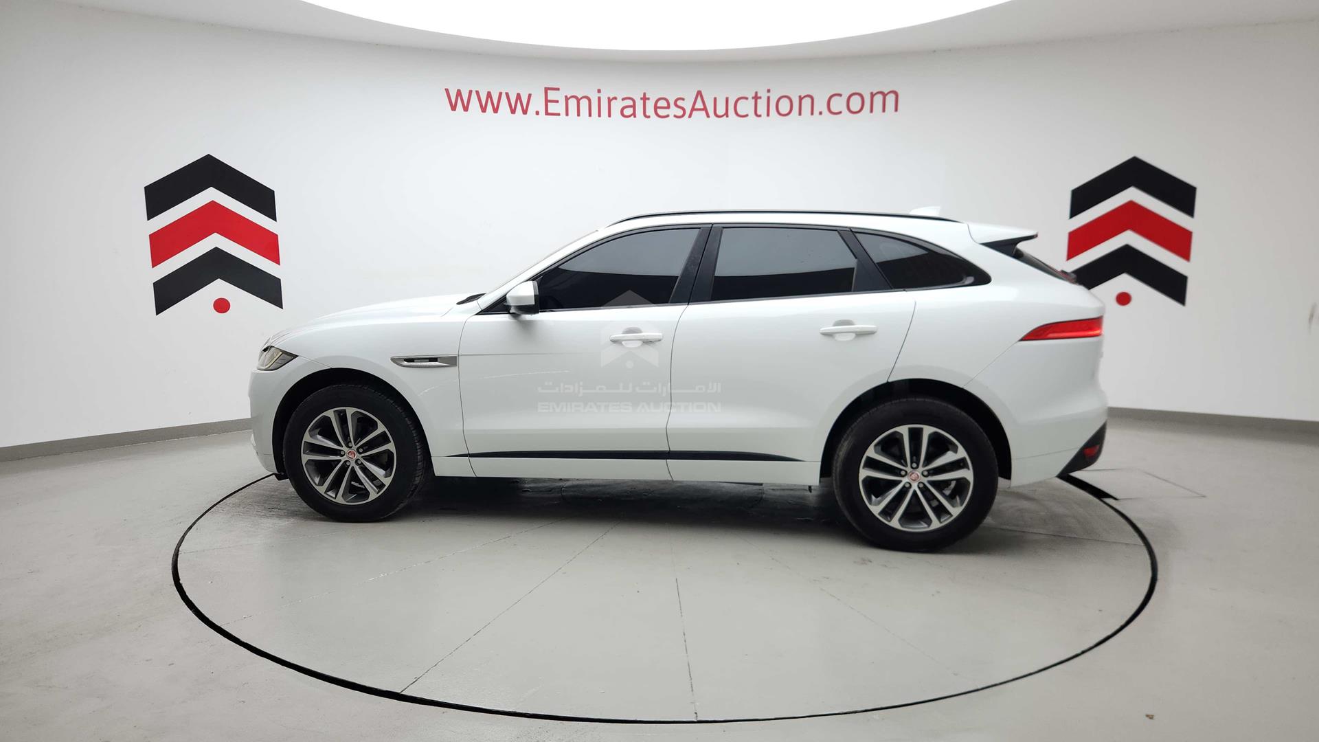 2018 JAGUAR F-PACE VIN: SADCA2BX3JA320008
