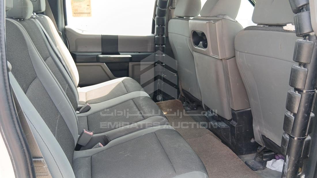 فورد اف 150 2019 — زاوية الراكب الخلفي اليمنى — صورة 23