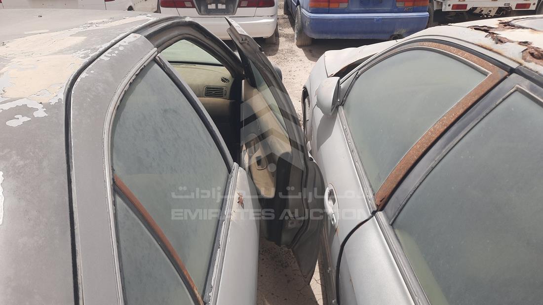 نيسان صني 1999 — الباب الأمامي الأيمن — صورة 45