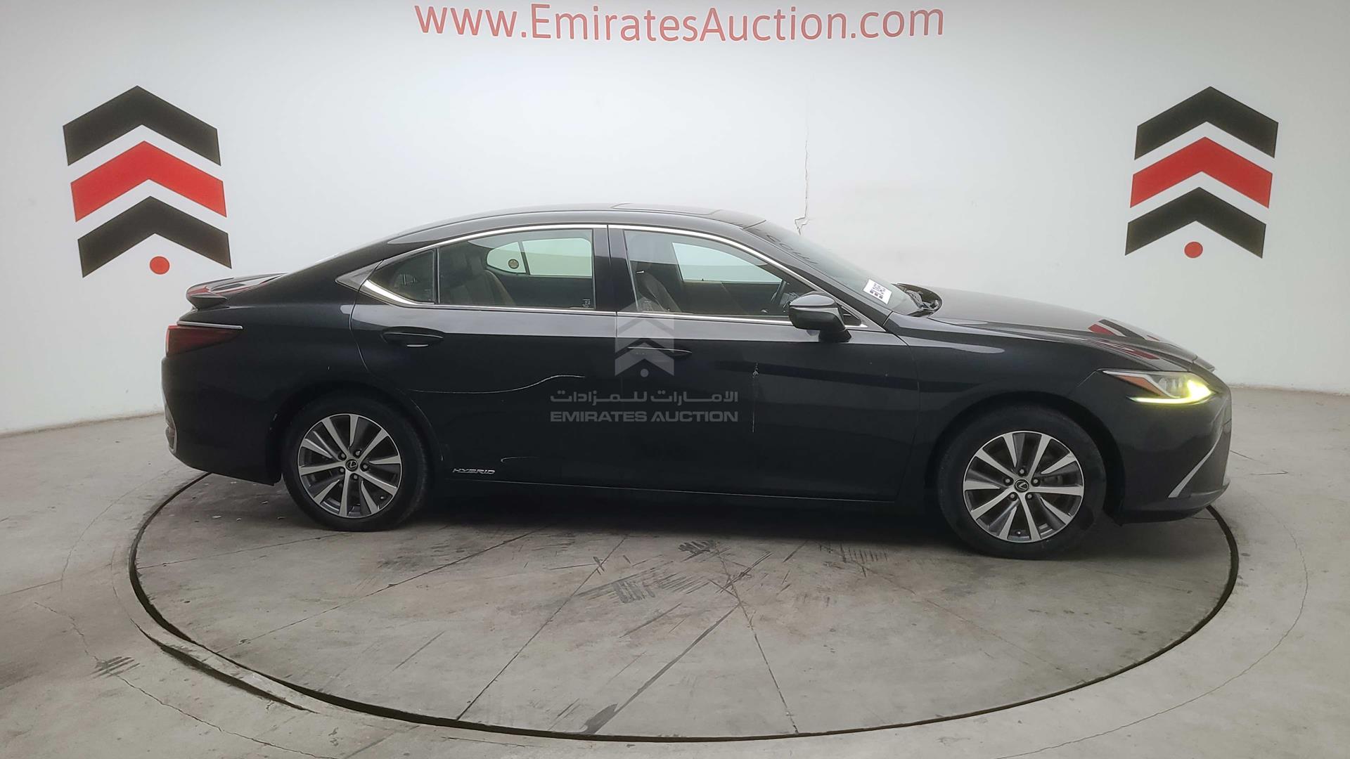 2019 LEXUS ES 300H VIN: JTHB21B17K2047840